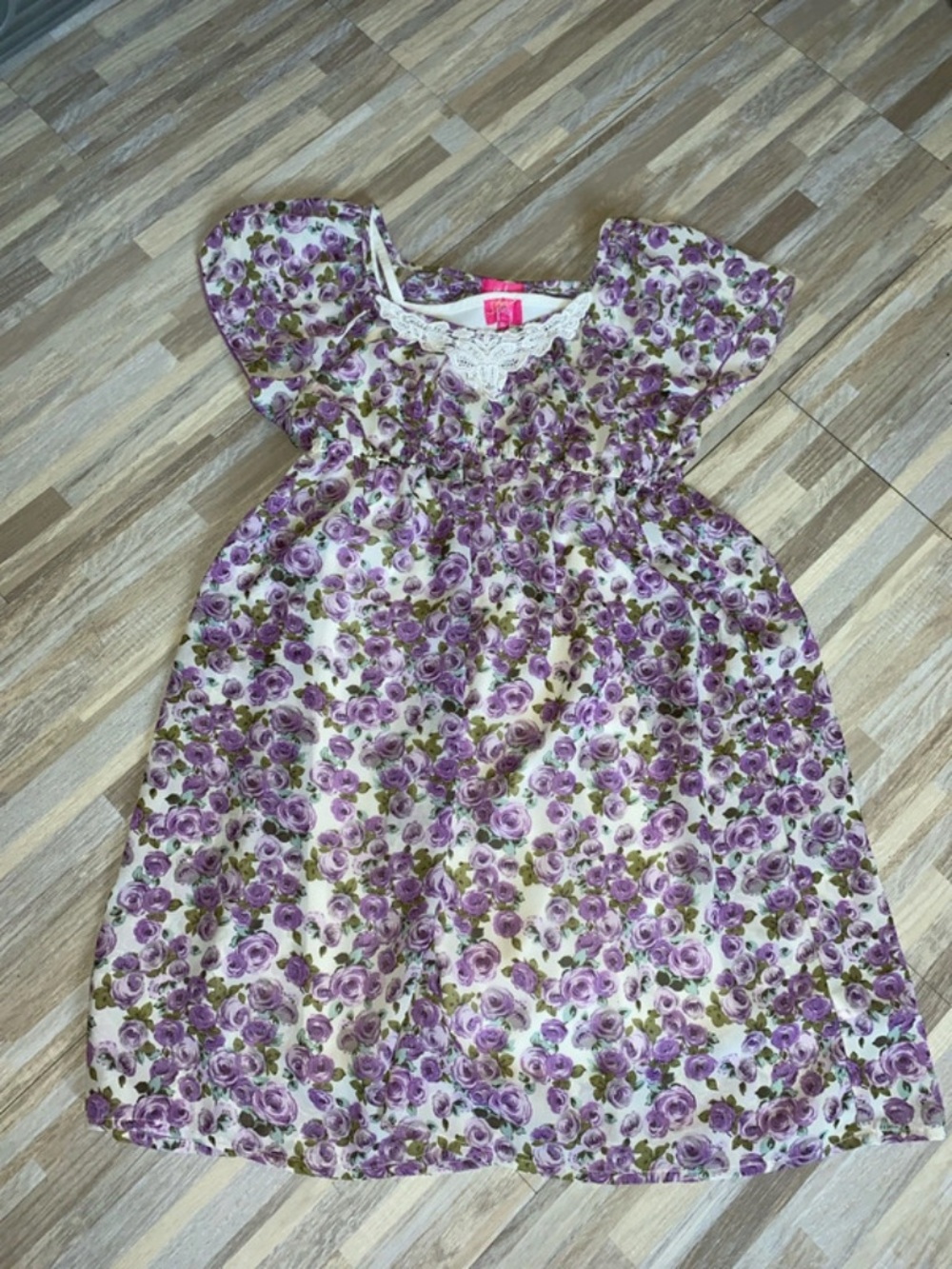 Vintage-Style Floral Smocked Dress with Delicate Lace Collar